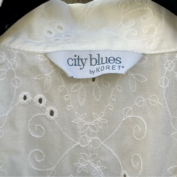 VINTAGE Eyelet top with Butterfly - Picture 5 of 5